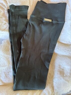 Bombshell Sportswear Ribbed Leggings in Olive Green XS/S